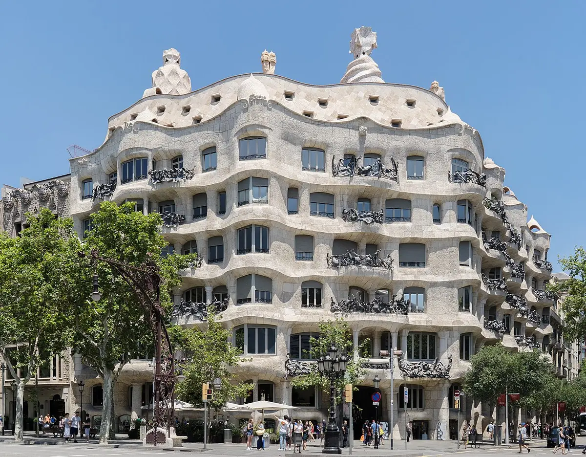 Antoni Gaudí, Casa Milà (La Pedrera) (1906–1912)