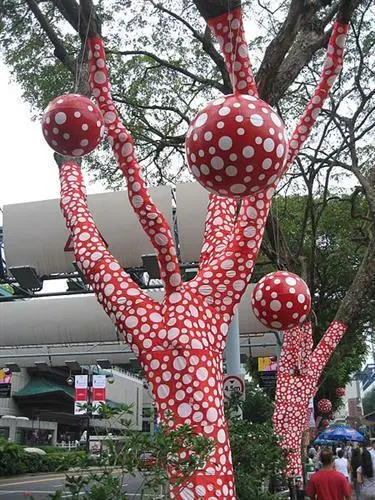 Yayoi Kusama, Ağaçlarda Beneklerin Yükselişi (2006)